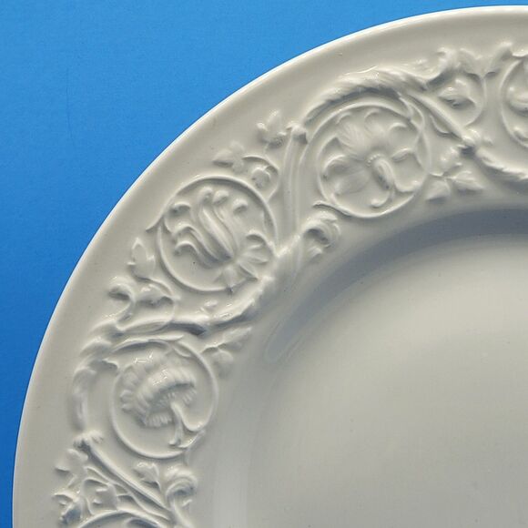 Wedgwood Patrician Embossed Cream 10.5" Dinner Plates Set of 2 - Picture 12 of 13